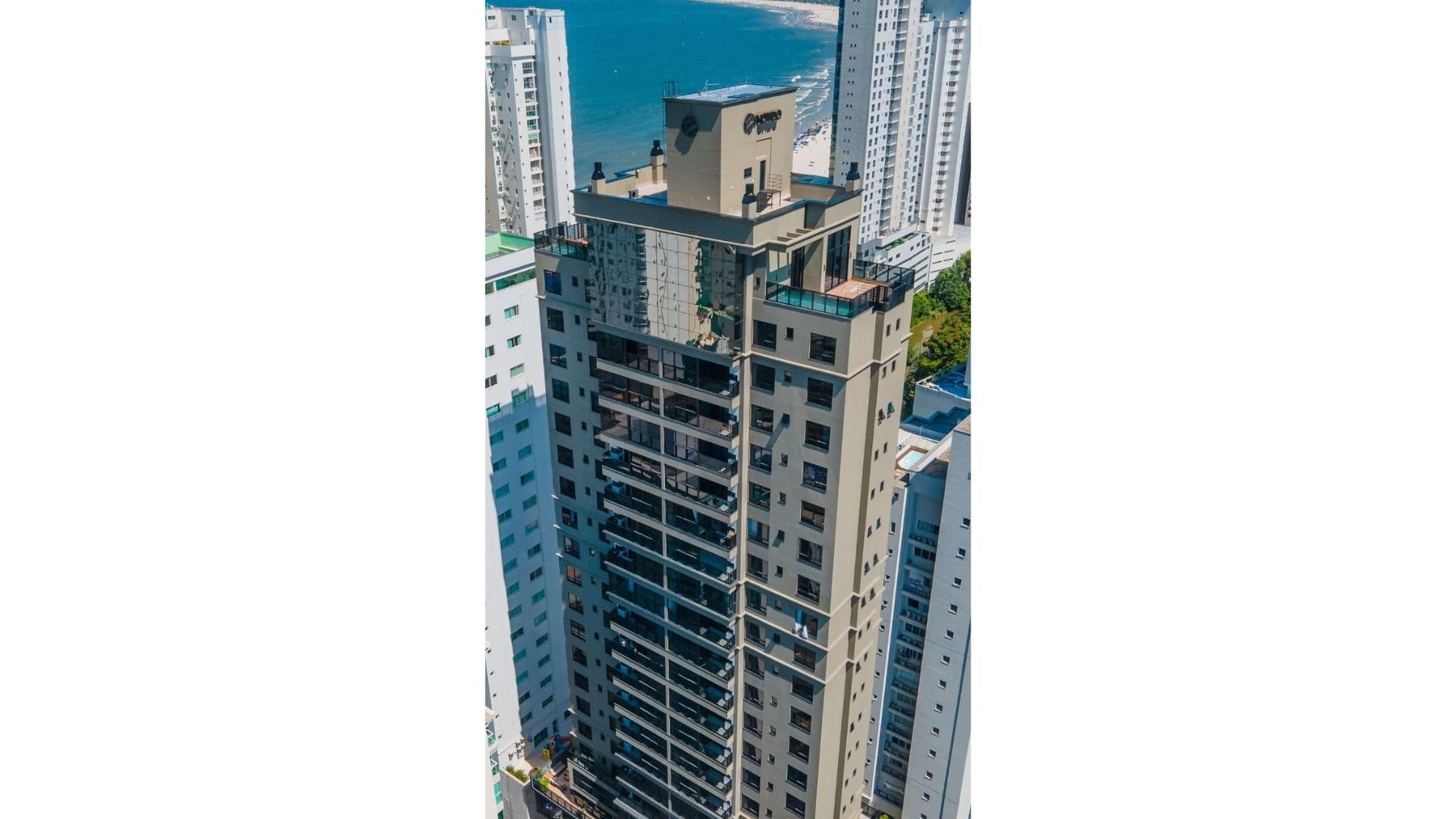 Apartamento alto padrão com vista mar no Bairro Pioneiros, em Balneário Camboriú. - Foto 2