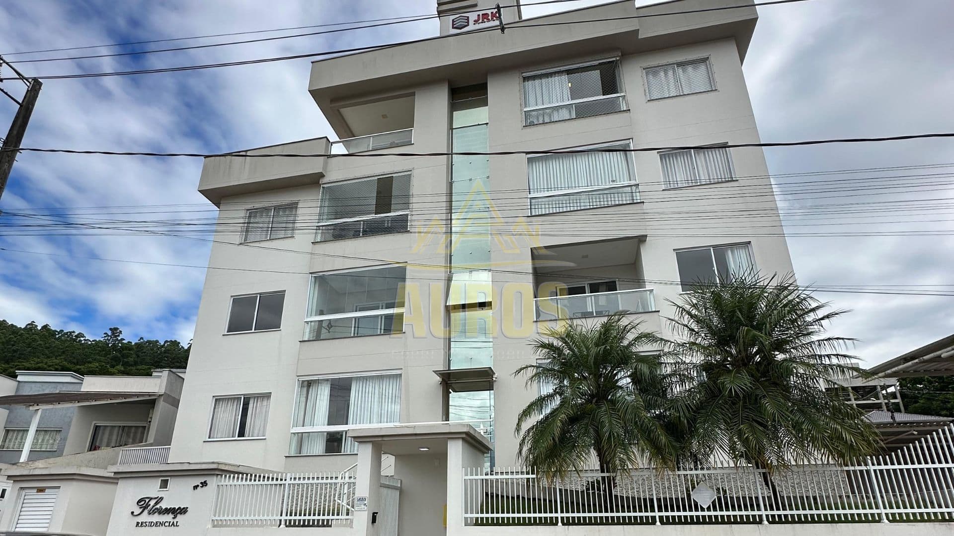 Apartamento Semi Mobiliado no Residencial Florença com Suíte