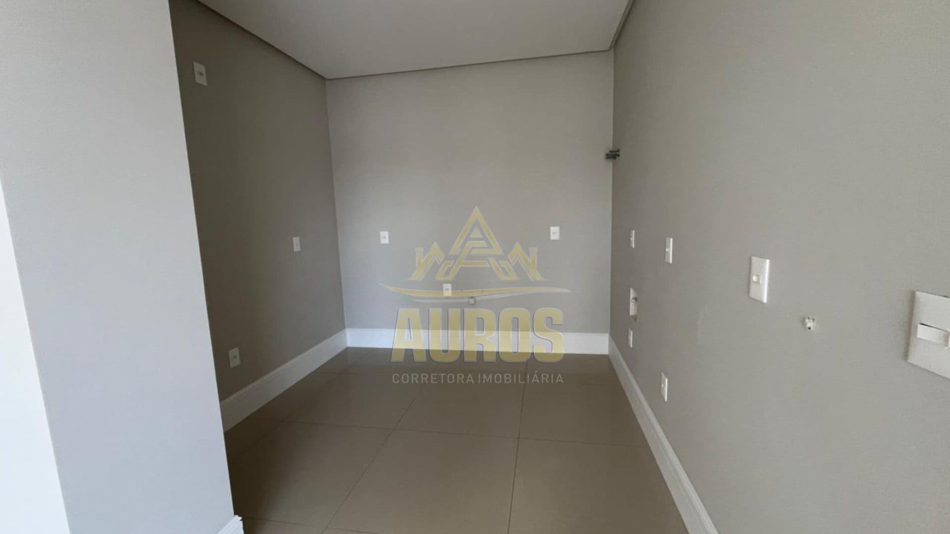 Apartamento quadra mar com 169m² privativos, 4 suítes e vista para o mar - Foto 4