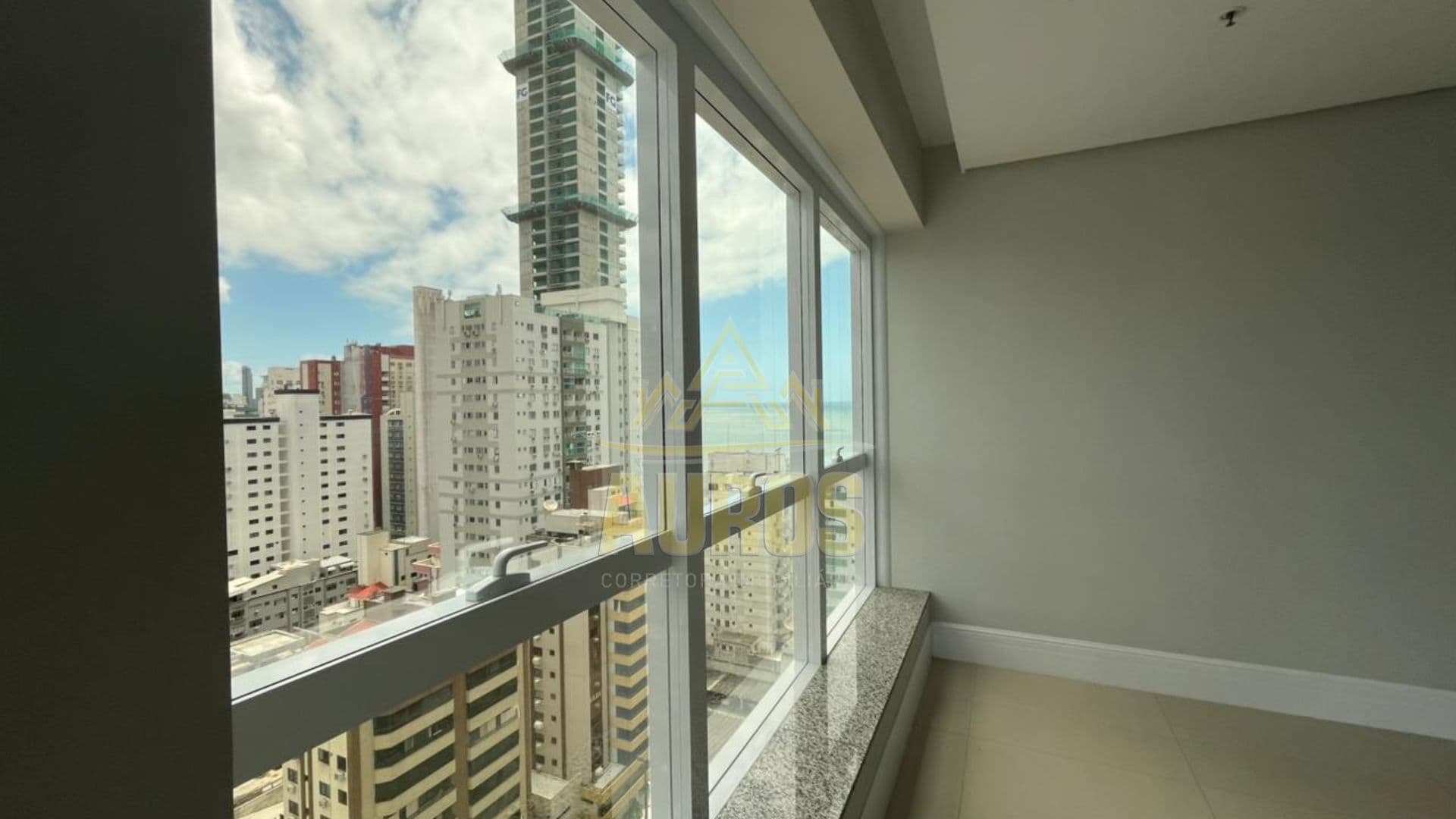 Apartamento quadra mar com 169m² privativos, 4 suítes e vista para o mar - Foto 5