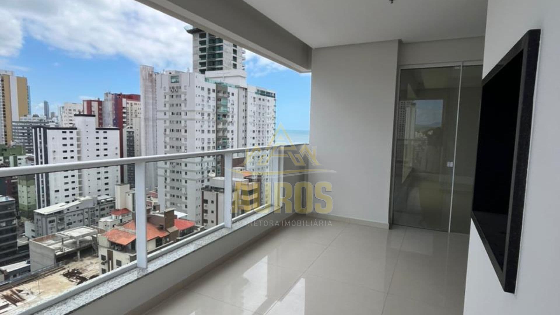 Apartamento quadra mar com 169m² privativos, 4 suítes e vista para o mar - Foto 1