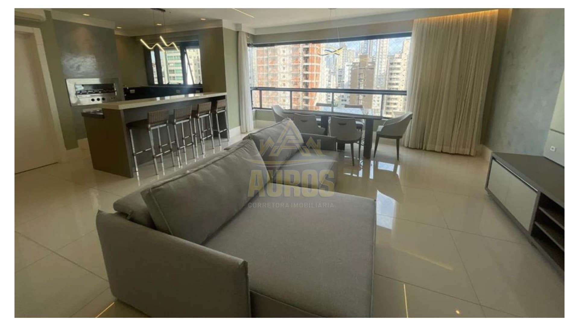 Apartamento com 3 suítes e 3 vagas no Edifício Merithamon em Balneário Camboriú