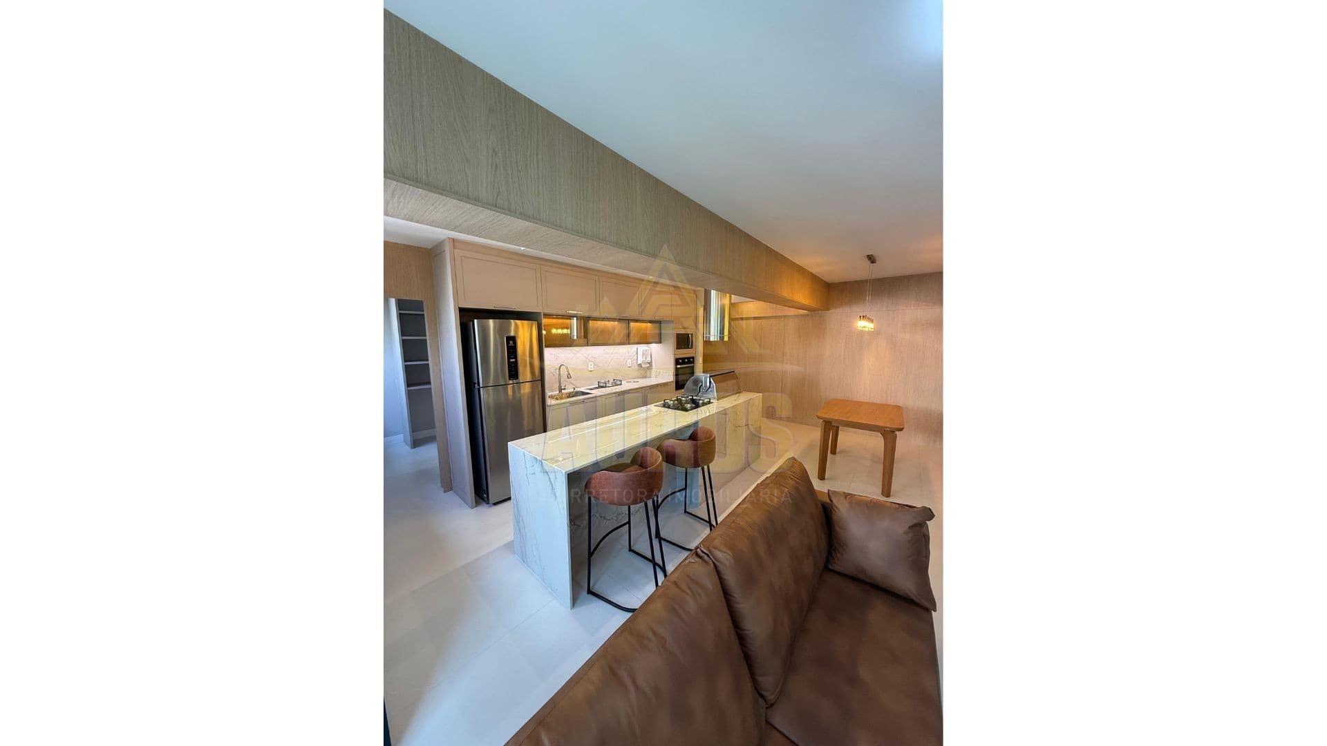 Apartamento recém mobiliado com 1 suíte mais 2 quartos no Edifício Albany, na Avenida Atlântica - Foto 4