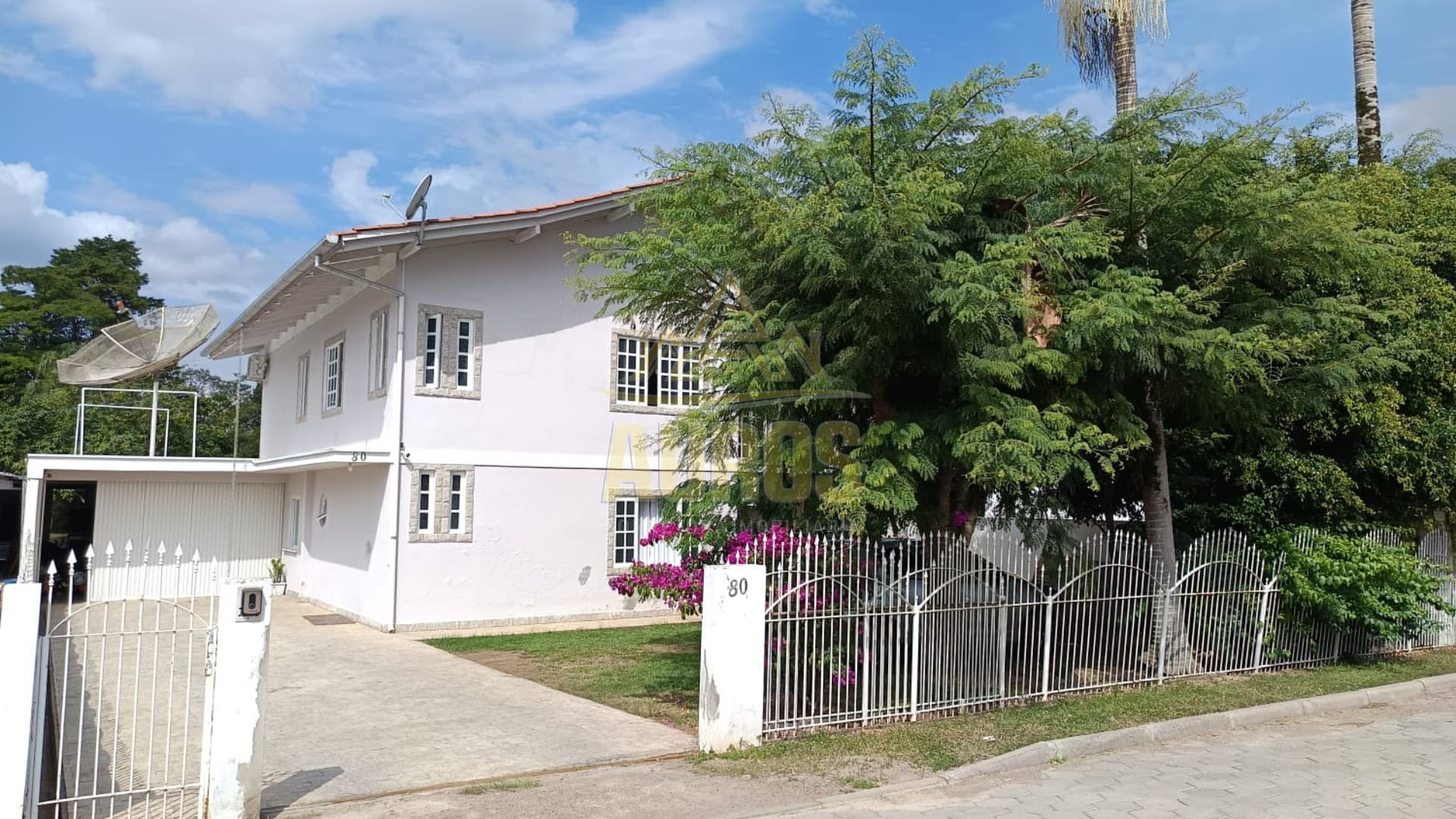 Casa de alvenaria com 2 pavimentos e 300m² no bairro bremer