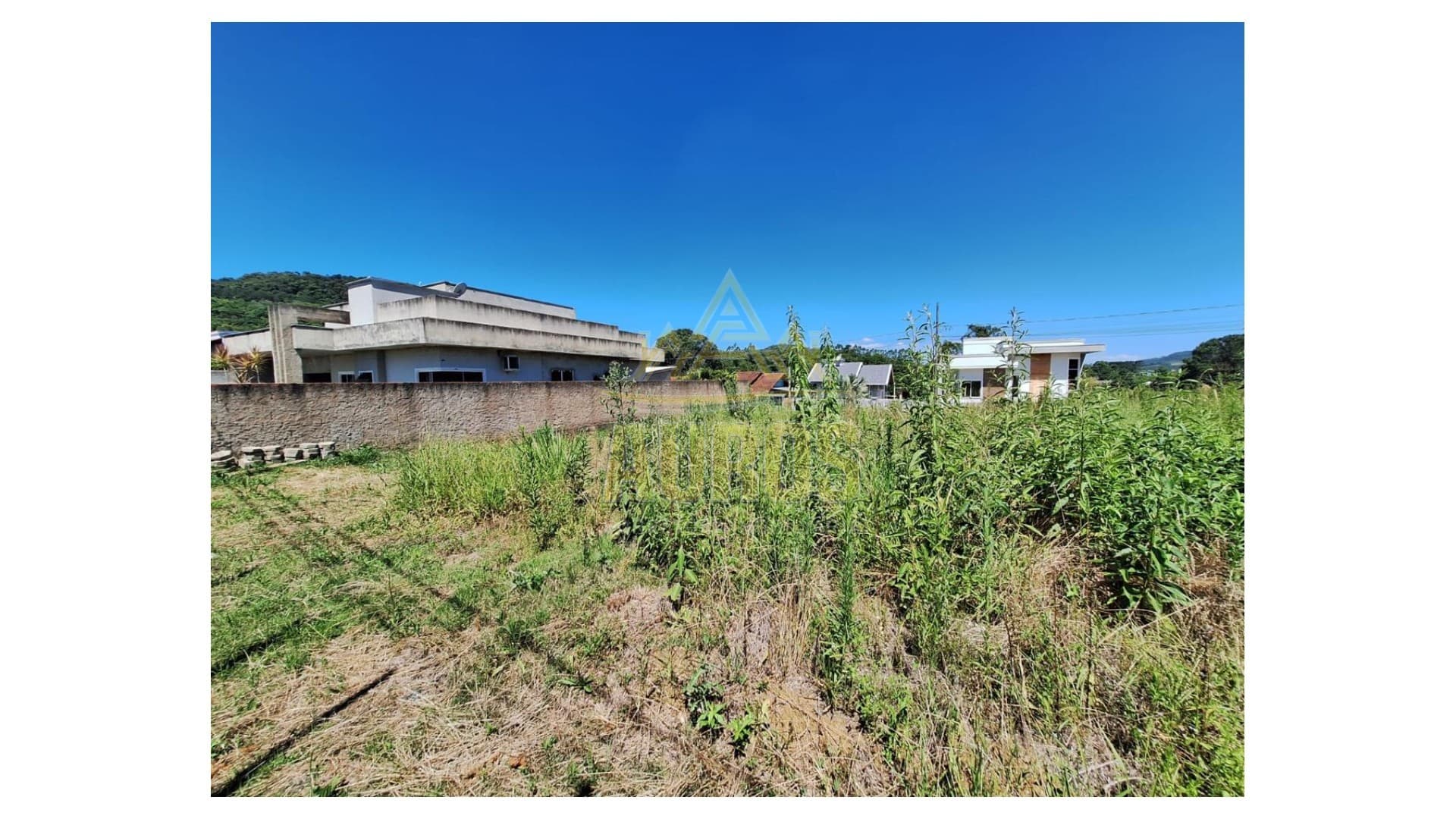 Terreno de 360m² livre de enchente em Laurentino