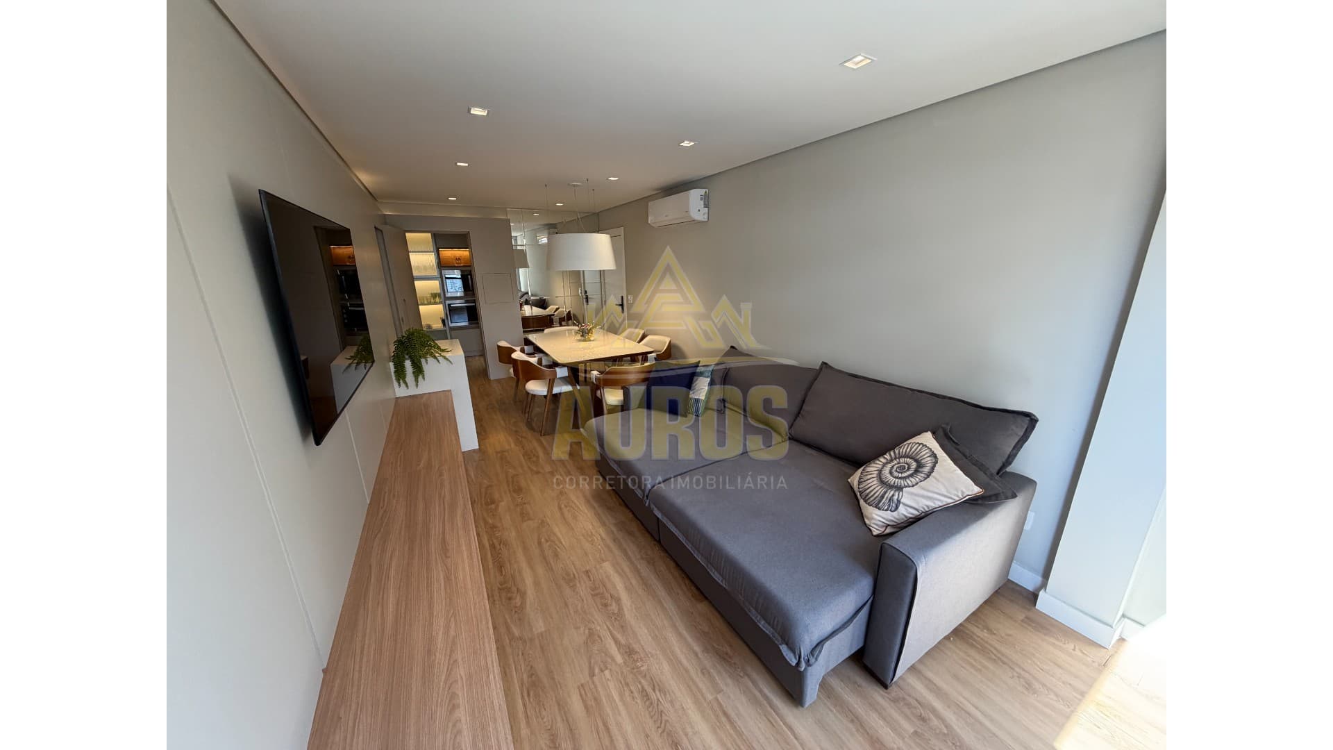 Apartamento Reformado, Mobiliado e Decorado no Centro de Balneário Camboriú - Foto 2