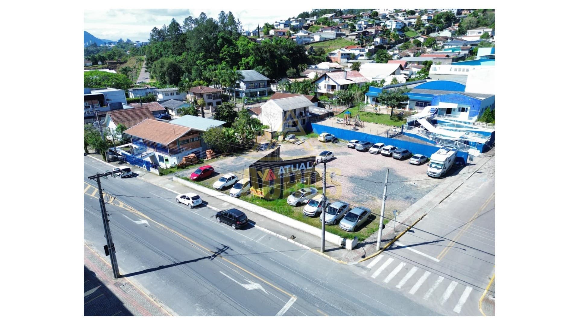 Terreno de Esquina com 1.200 m² no Bairro Laranjeiras