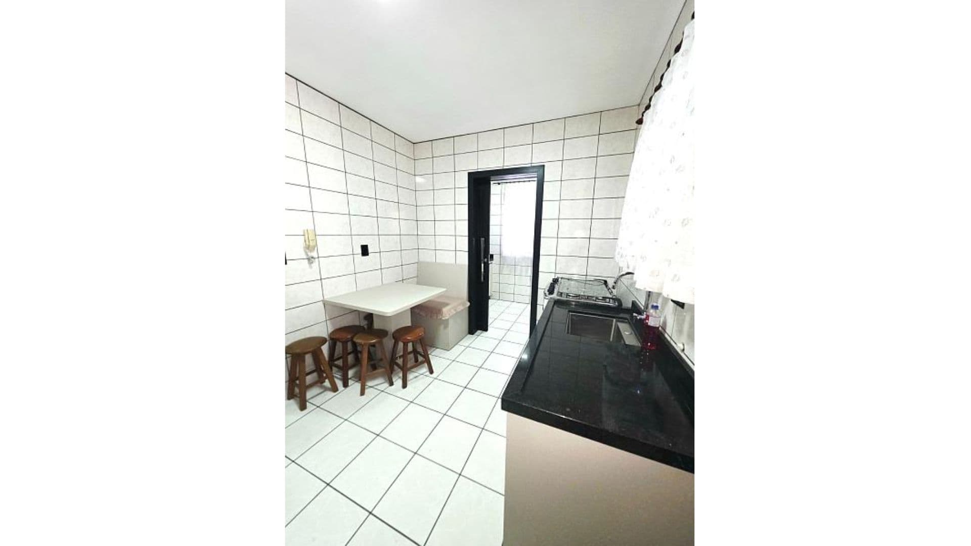 Apartamento mobiliado na quadra do mar com 3 dormitórios no Centro de Balneário Camboriú - Imagem 9