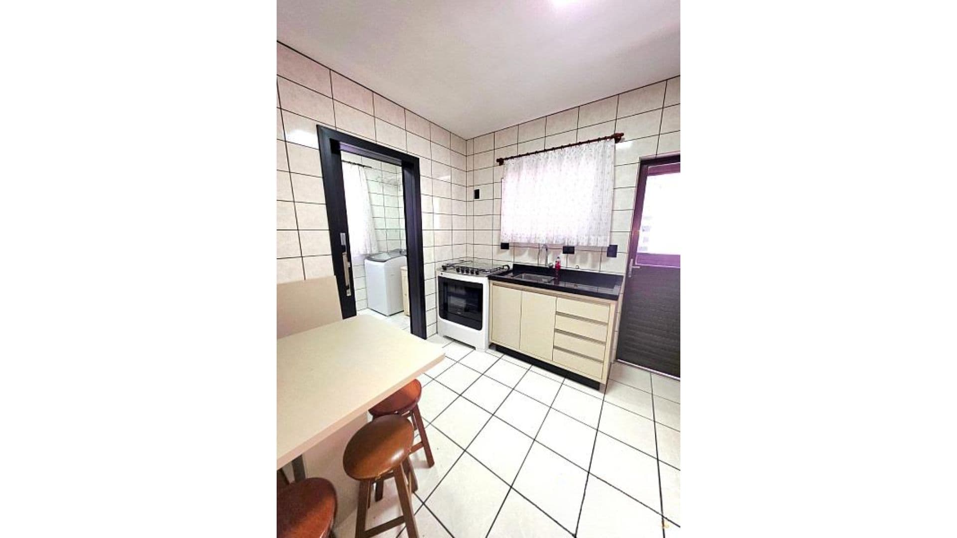 Apartamento mobiliado na quadra do mar com 3 dormitórios no Centro de Balneário Camboriú - Imagem 7