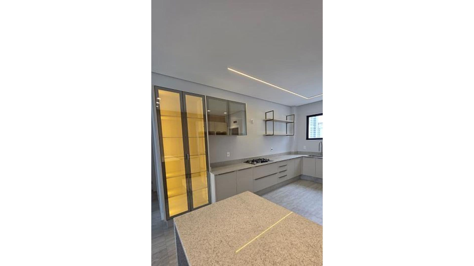 Apartamento alto padrão com vista mar no Bairro Pioneiros, em Balneário Camboriú. - Imagem 9