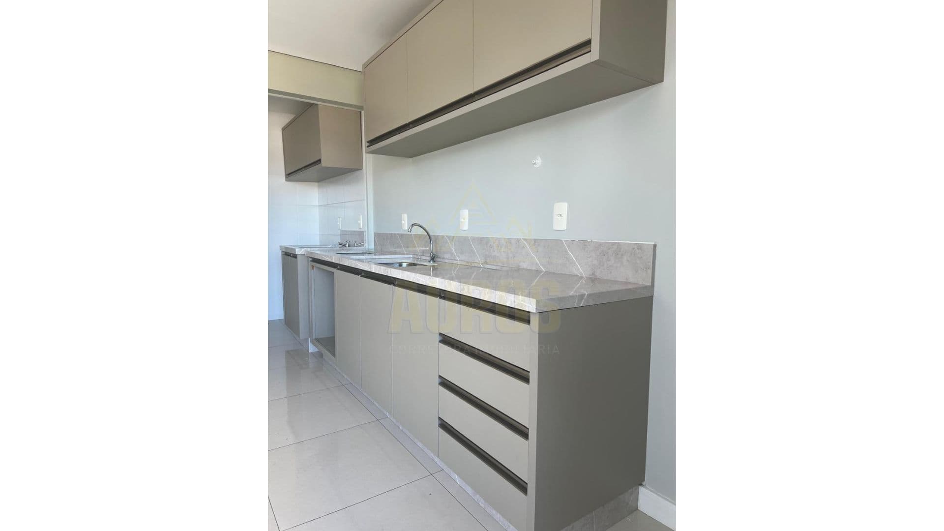 Apartamento no Edifício Deville, no bairro Tabuleiro em Camboriú - Imagem 3