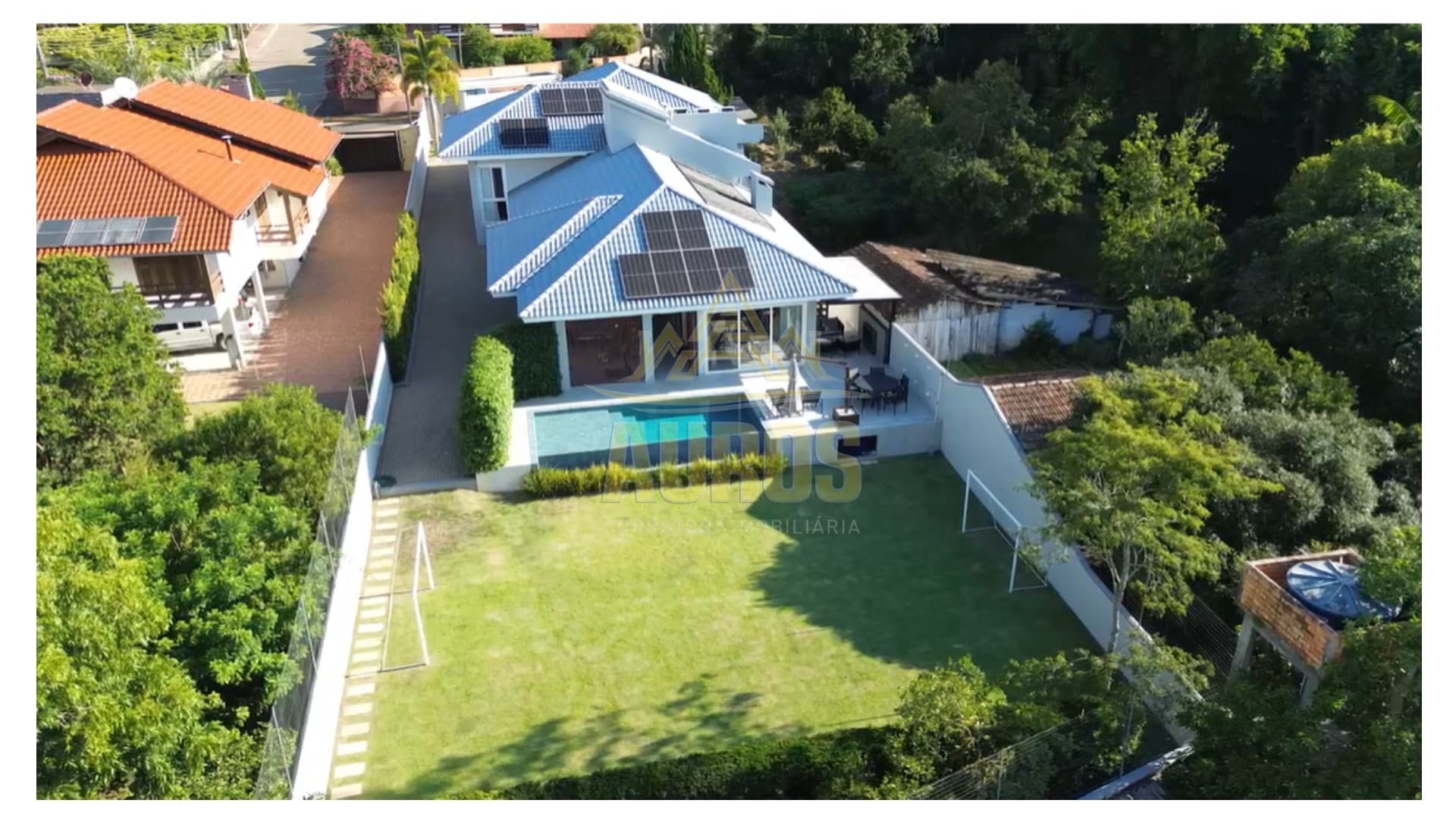 Casa Alto Padrão com 4 quartos no bairro Santana - Imagem 1