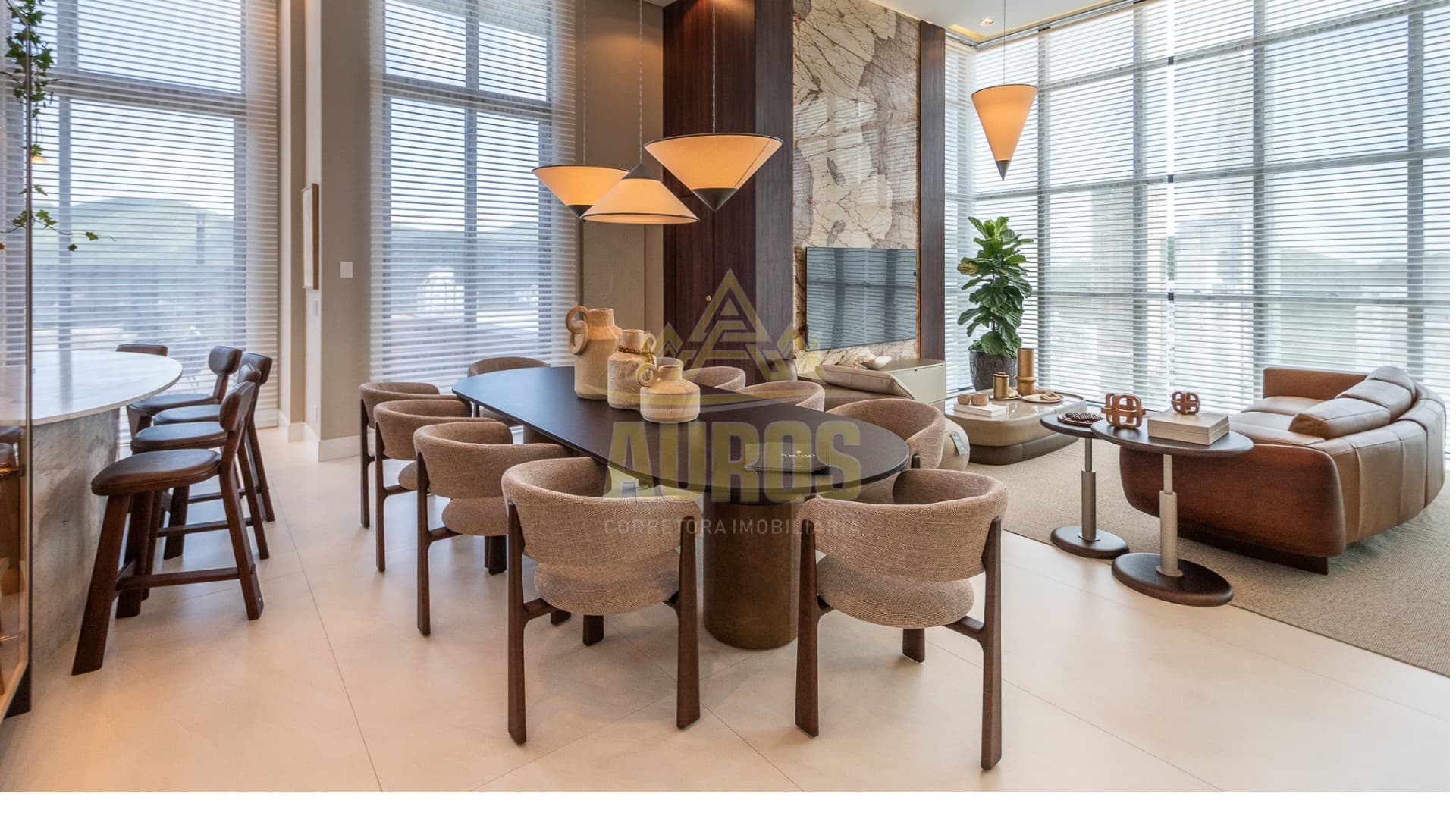 Cobertura duplex com 296m², suítes com vista mar e a apenas 180m da praia no Edifício Riomaggiore. - Imagem 1