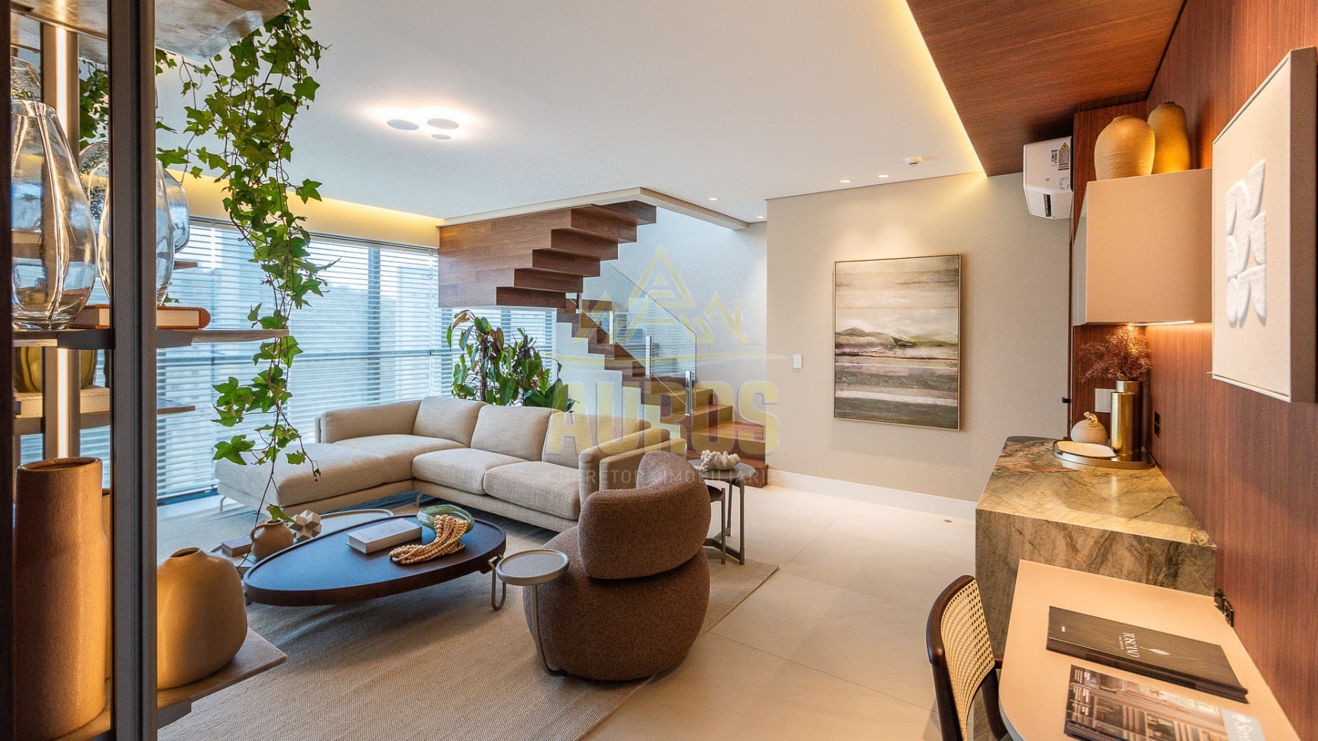 Cobertura duplex com 296m², suítes com vista mar e a apenas 180m da praia no Edifício Riomaggiore. - Imagem 9