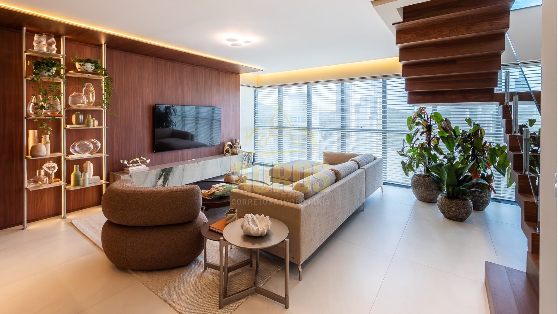 Cobertura duplex com 296m², suítes com vista mar e a apenas 180m da praia no Edifício Riomaggiore. - Imagem 8